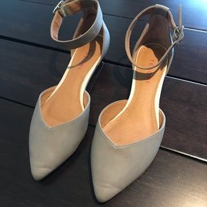 Ankle strap, pointed faux leather flats
